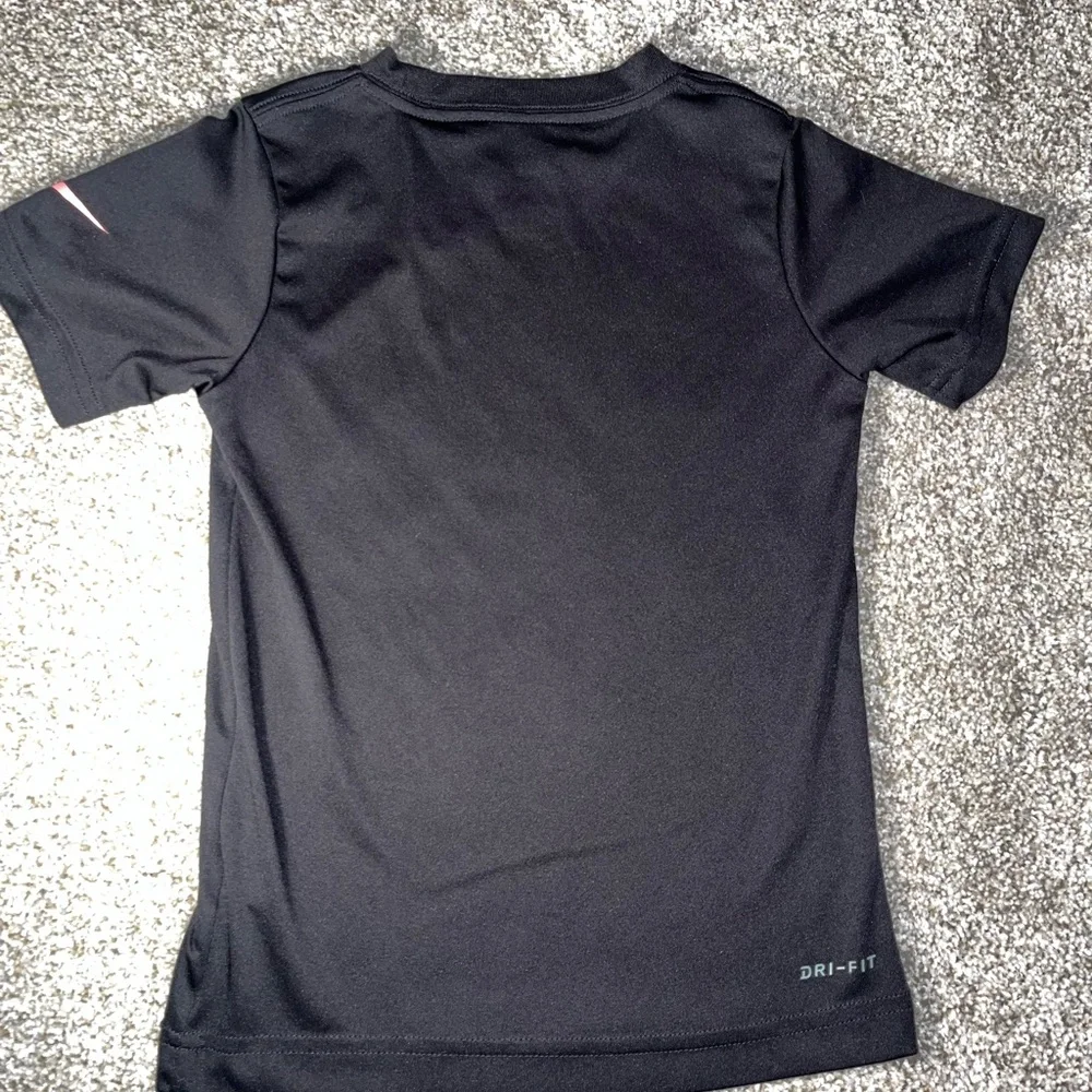 Nike Kids‎ Black and Pink Graphic Tee